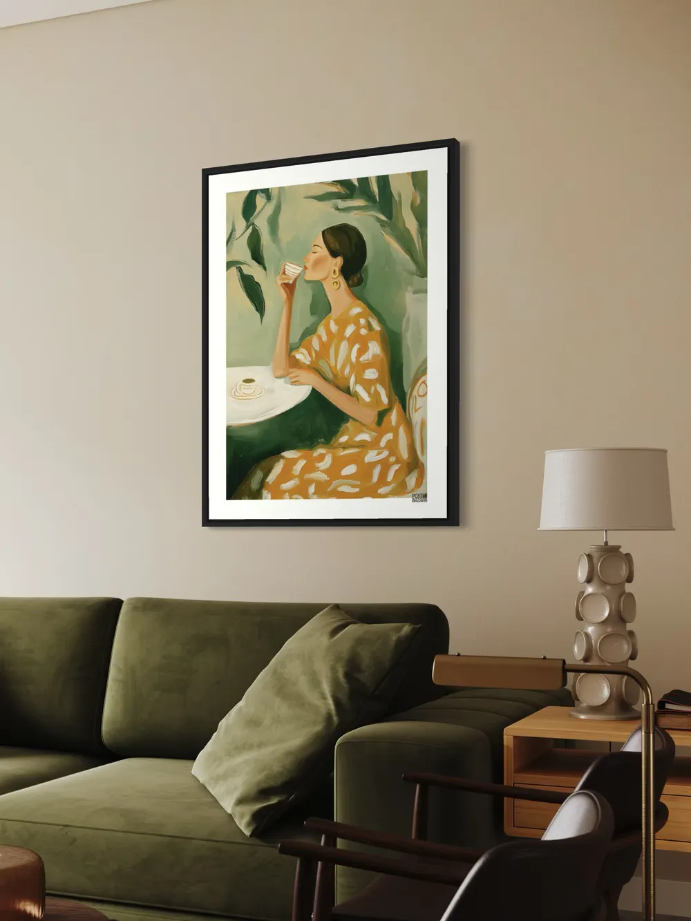 Plakat Golden Sip - kobieta delektuje się kawą w spokojnym klimacie - obrazek 2