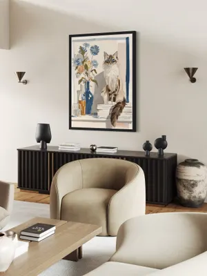 Plakat Feline Still Life - elegancki kot na tle kwiatów, spokojna scena w beżach i błękitach, cyfrowy obraz - obrazek 3