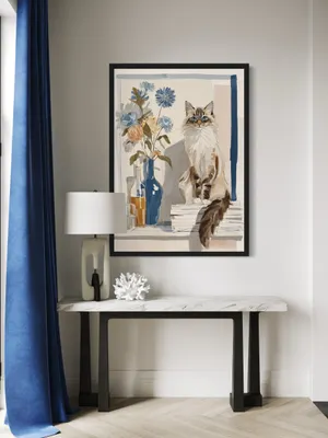 Plakat Feline Still Life - elegancki kot na tle kwiatów, spokojna scena w beżach i błękitach, cyfrowy obraz - obrazek 2