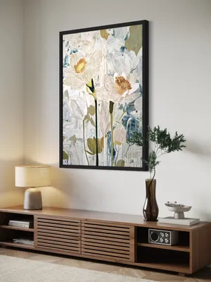 Plakat Daffodil Strokes - białe narcyzy na abstrakcyjnym tle malowane delikatnymi pociągnięciami pędzla w błękitach i beżach - obrazek 2