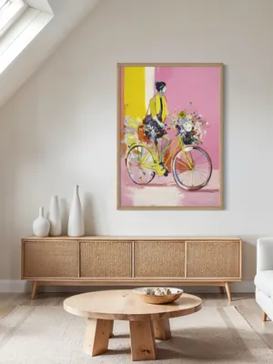 Plakat Floral Ride - kobieta na żółtym rowerze z kwiatami, styl impresjonistyczny, różowe tło i energia - obrazek 2