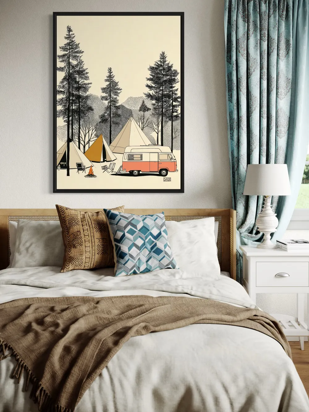 Plakat Forest Campers - plenerowe pole namiotowe z tipi i różowym kamperem - obrazek 2