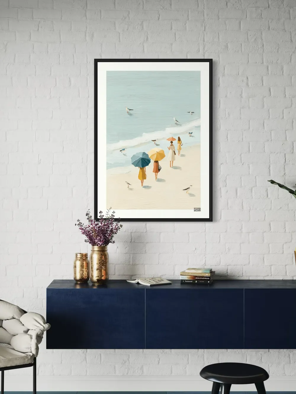Plakat Seaside Stroll - kobiety na plaży z parasolkami - obrazek 3