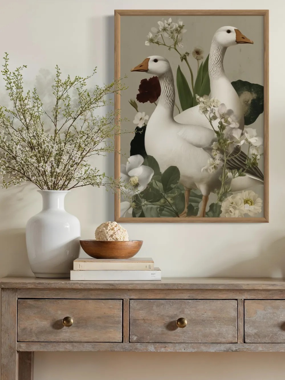 Plakat Goose Reverie - dwie białe gęsi wśród zielonych liści i kremowych kwiatów - obrazek 2