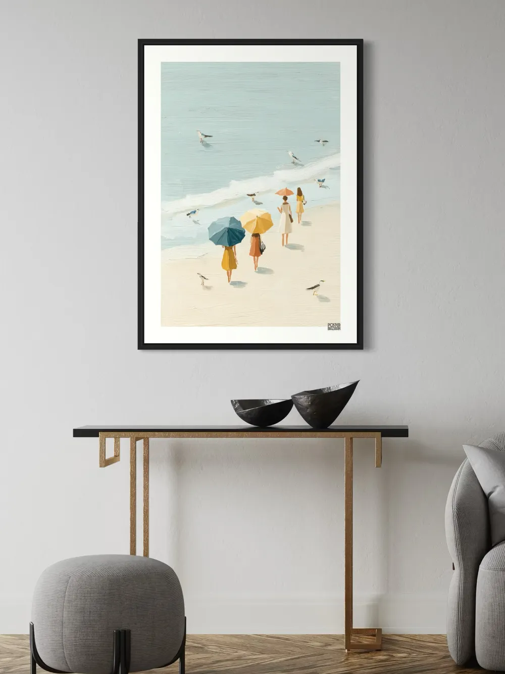 Plakat Seaside Stroll - kobiety na plaży z parasolkami - obrazek 2