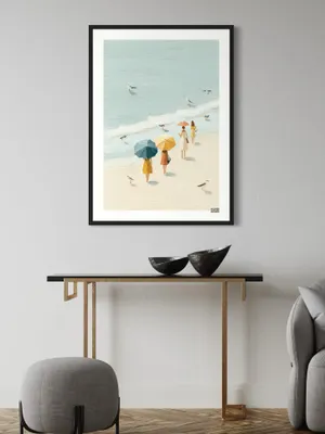 Plakat Seaside Stroll - kobiety na plaży z parasolkami - obrazek 2