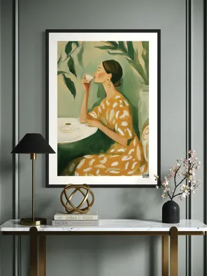Plakat Golden Sip - kobieta delektuje się kawą w spokojnym klimacie - obrazek 3